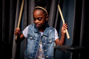 7 or 8 yrs girl drummer.jpg